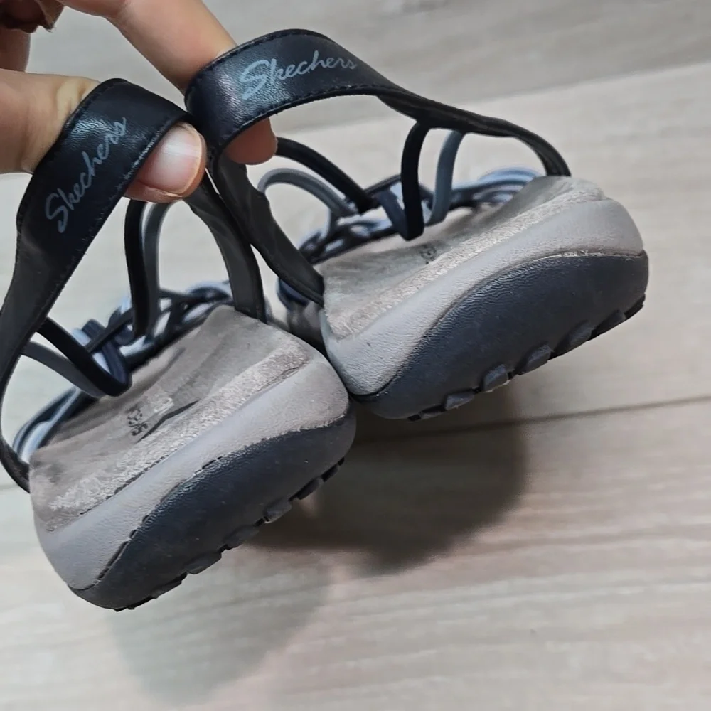 Skechers Womens Reggae Memory Foam Sandals Strappy shoes sz 9